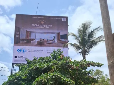 Bus Queue Shelter at Powai, Mumbai — outdoor advertising