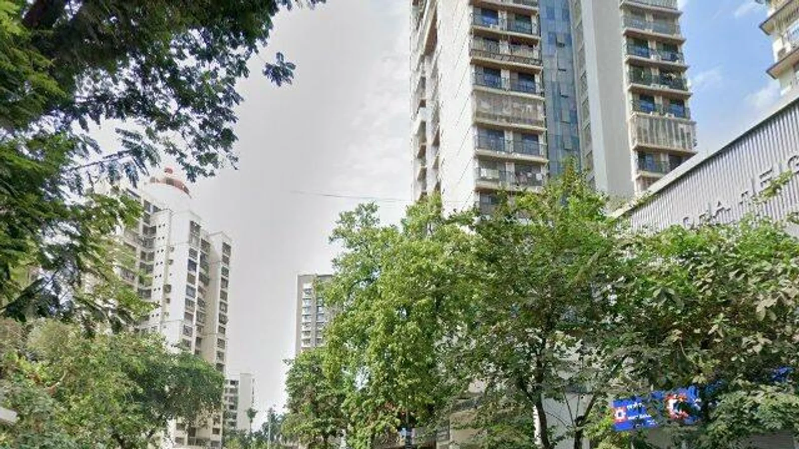 Bus Queue Shelter — Borivali West, Mumbai — CupShup