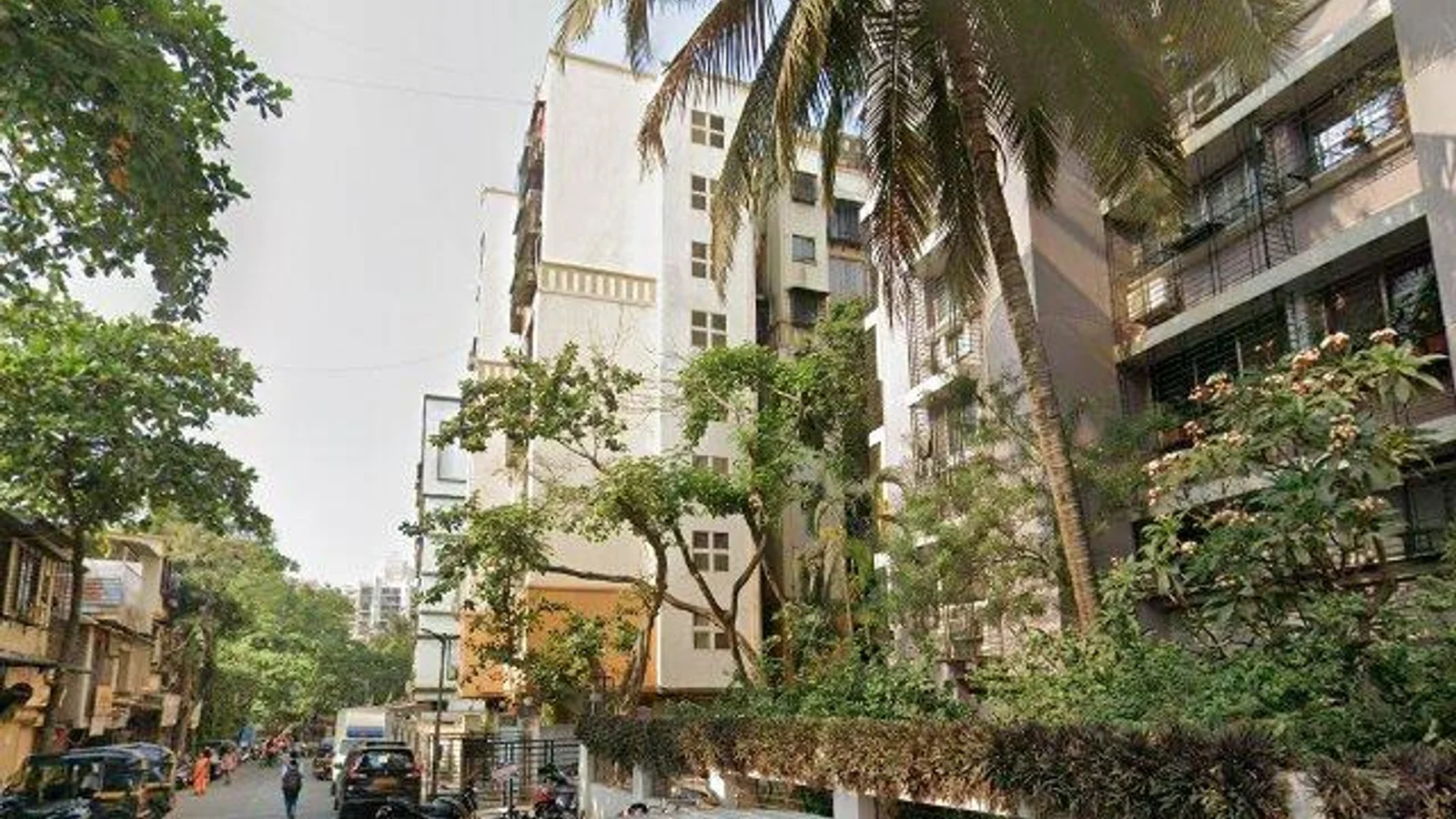 Bus Queue Shelter — Kandivali East, Mumbai — CupShup