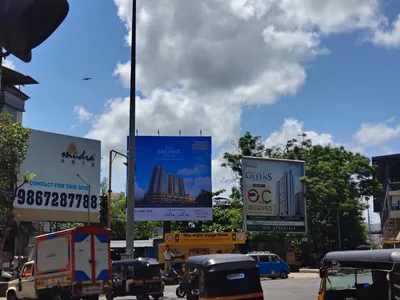 Bus Queue Shelter at Vile Parle West, Mumbai — outdoor advertising
