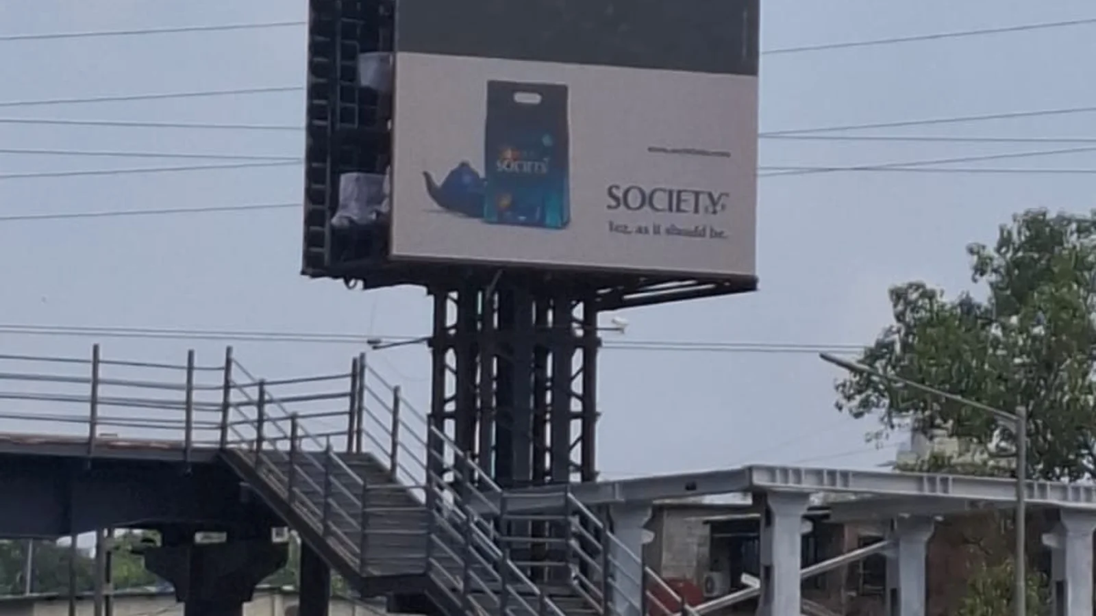 Hoarding at Malabar Hill, Mumbai — 20x20 ft front-lit outdoor advertising