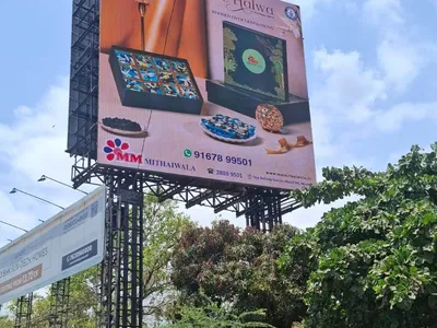 Bus Queue Shelter at Bus Shelter - Juhu Mumbai, 101775, Mumbai — outdoor advertising