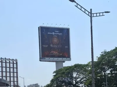 Bus Queue Shelter at Bus Shelter - Bandra West Mumbai, 102378, Mumbai — outdoor advertising