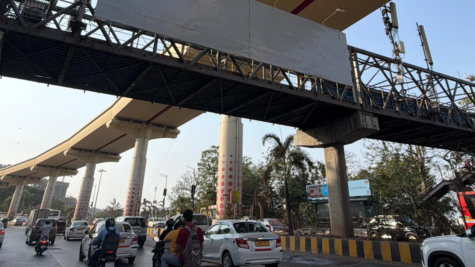 Bus Queue Shelter at Santacruz (West), Mumbai — back-lit outdoor advertising