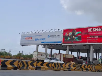 Bus Queue Shelter at Bus Shelter - Juhu Mumbai, 98038, Mumbai — outdoor advertising