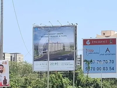 Bus Queue Shelter at Bus Shelter - Bandra West Mumbai, 102461, Mumbai — outdoor advertising