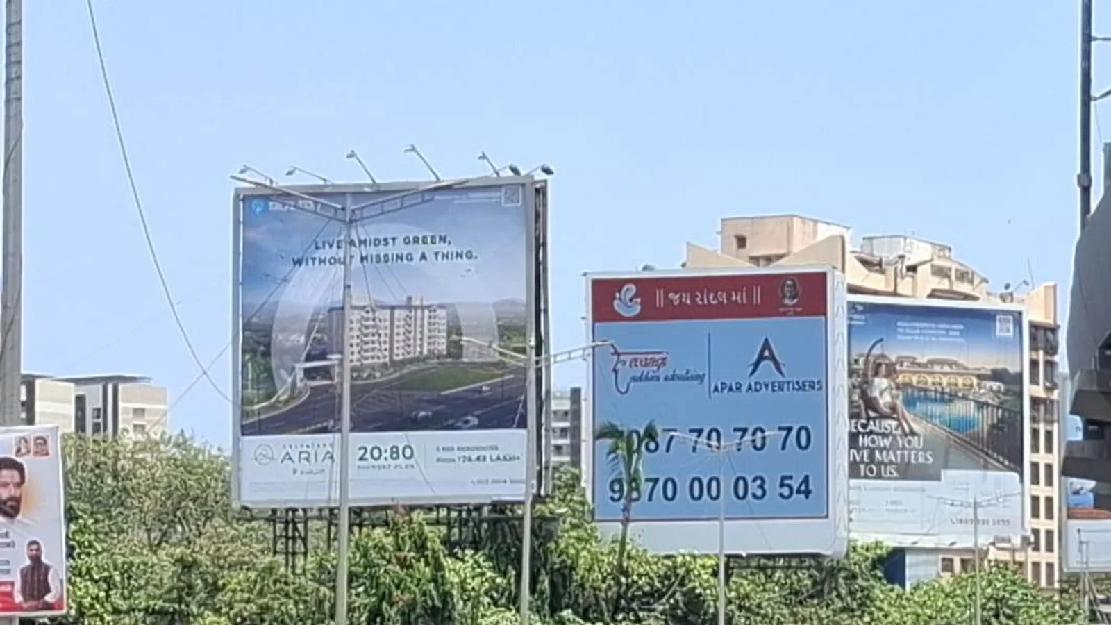 Bus Queue Shelter at Juhu, Mumbai — non-lit outdoor advertising