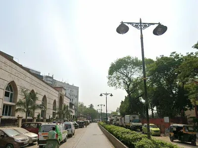 Bus Queue Shelter at Bandra West, Mumbai — outdoor advertising