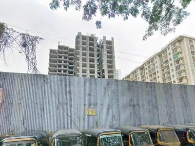 Bus Queue Shelter at Kandivali East, Mumbai — outdoor advertising