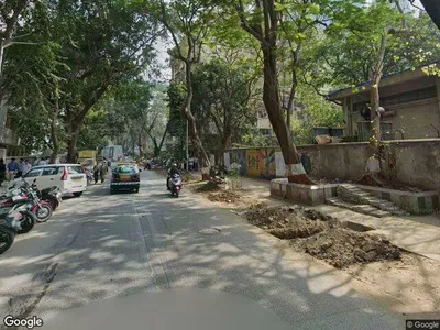 Bus Queue Shelter at Shivaji Park, Mumbai — outdoor advertising