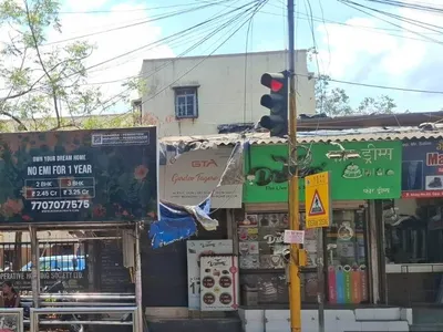 Bus Queue Shelter at Vile Parle West, Mumbai — outdoor advertising