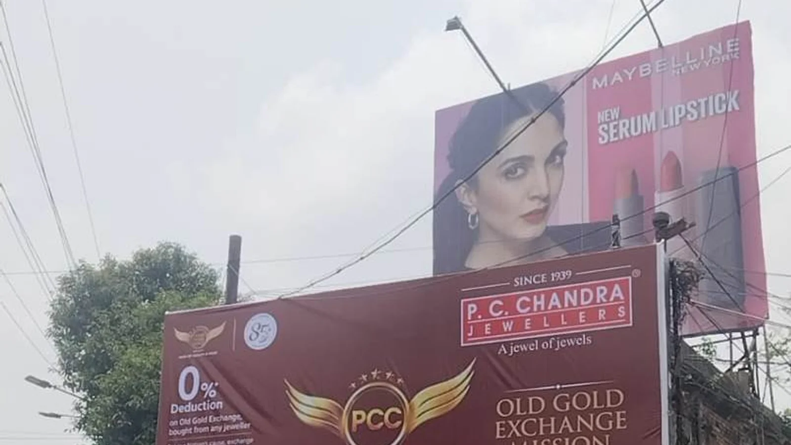 Metro Pillar at Uttar Panchanna Gram, Kolkata — back-lit outdoor advertising