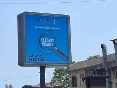 Bus Queue Shelter at Bus Shelter - Juhu Mumbai, 101806, Mumbai — outdoor advertising