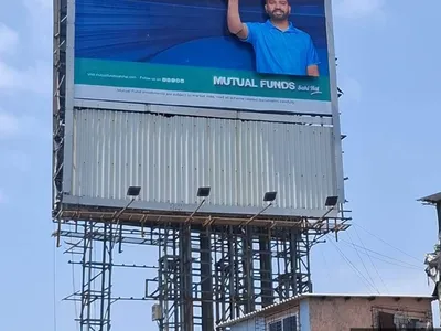 Bus Queue Shelter at Santacruz East, Mumbai — outdoor advertising