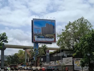 Bus Queue Shelter at Vile Parle West, Mumbai — outdoor advertising