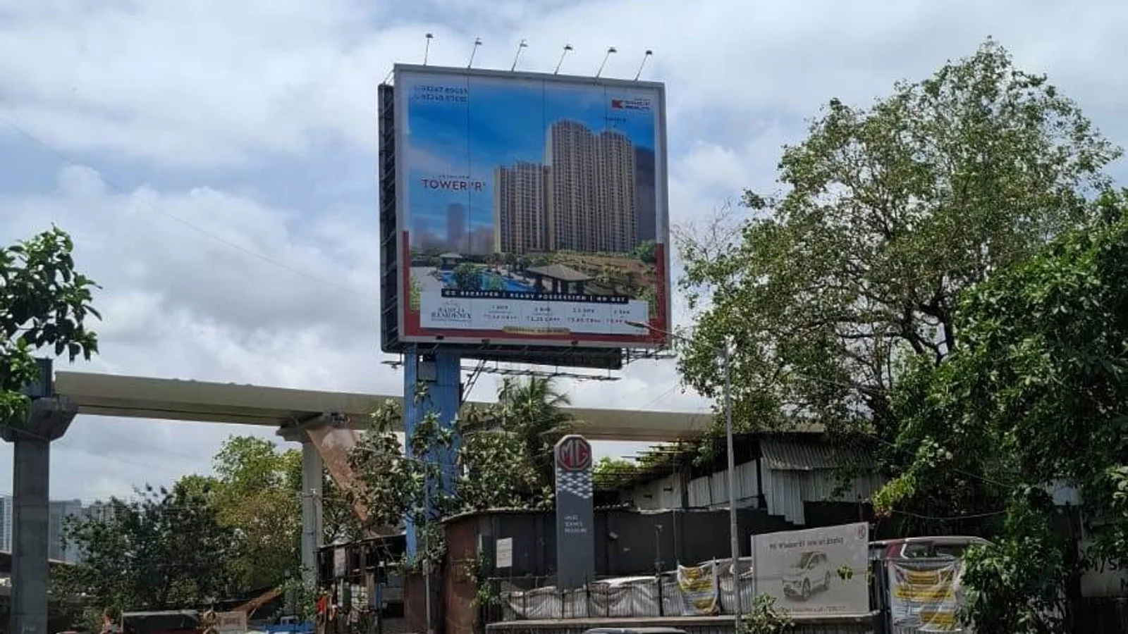Bus Queue Shelter — Worli, Mumbai — CupShup