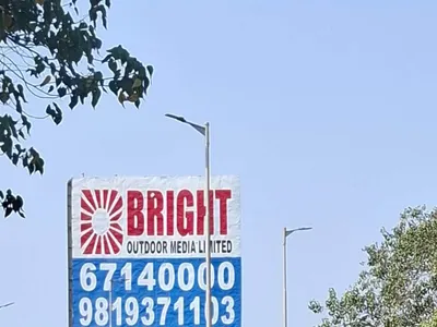 Bus Queue Shelter at Bus Shelter - Bandra West Mumbai, 102372, Mumbai — outdoor advertising