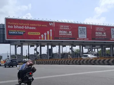 Bus Queue Shelter at Vile Parle, Mumbai — outdoor advertising