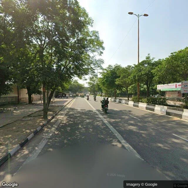 Bus Shelter - Pragati Vihar New Delhi, 100609